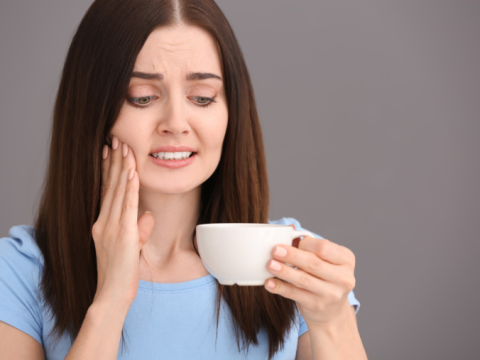 Cafea după implant dentar: Ce trebuie să ști
