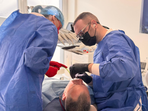 Contraindicații Implant Dentar: Relative și Absolute
