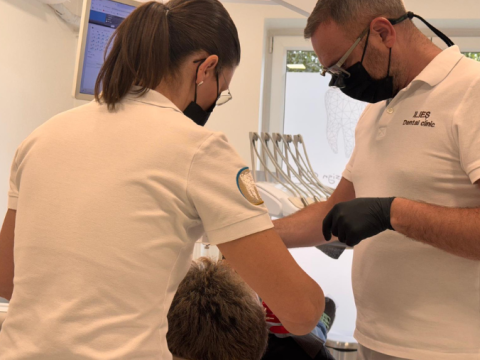 În cât timp se vindecă gingia după implant dentar?